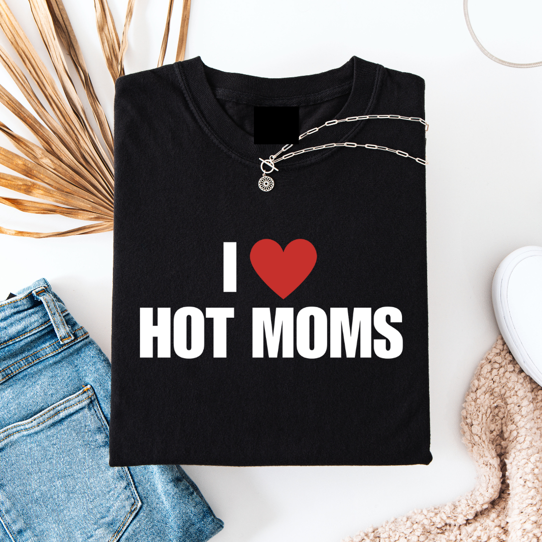 I ❤️ HOT MOMS TSHIRT
