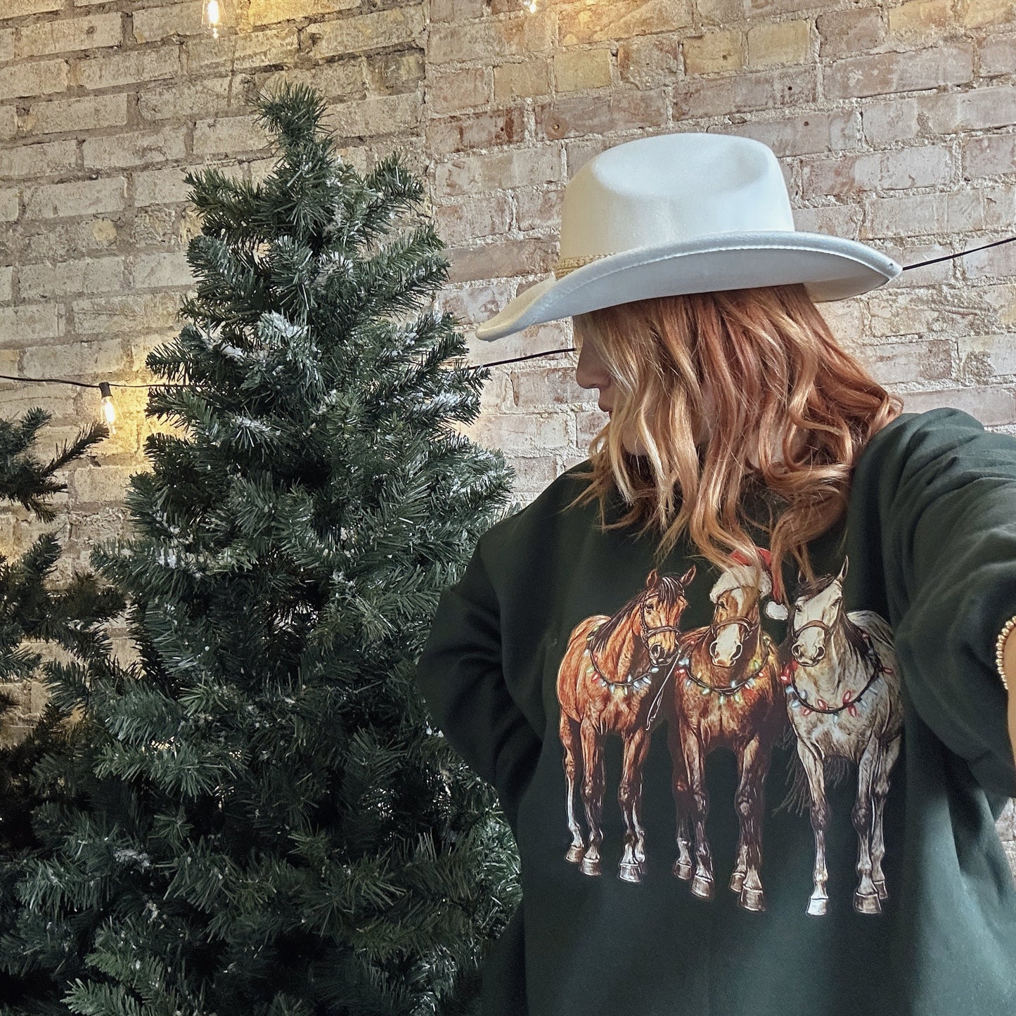 FESTIVE HORSE CREWNECK